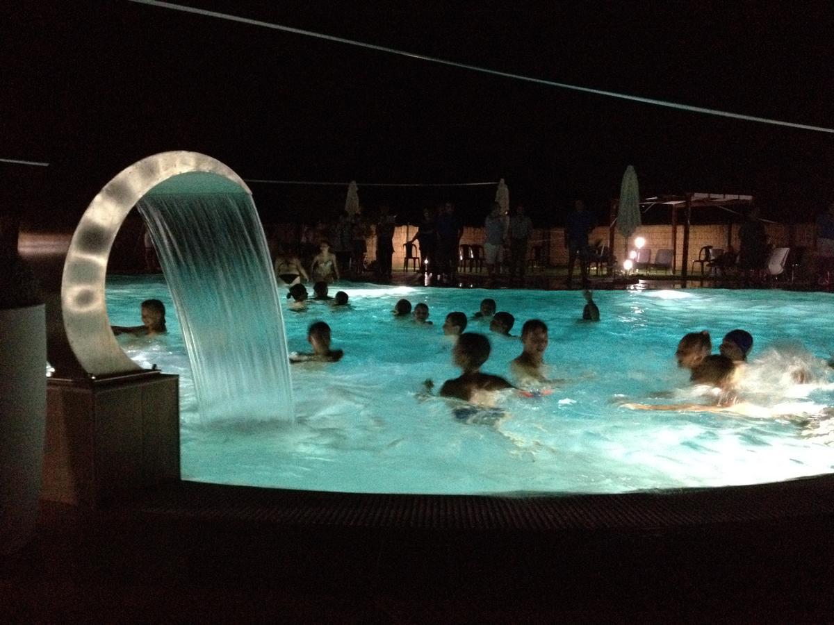 Camping Villaggio Riviera Foce Varano Buitenkant foto
